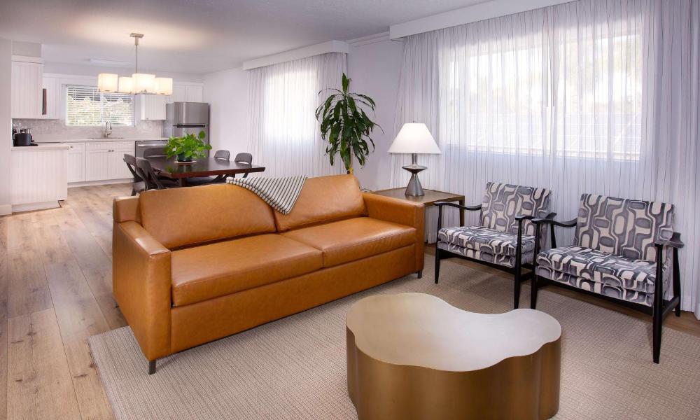 Suite with Garden View interior
